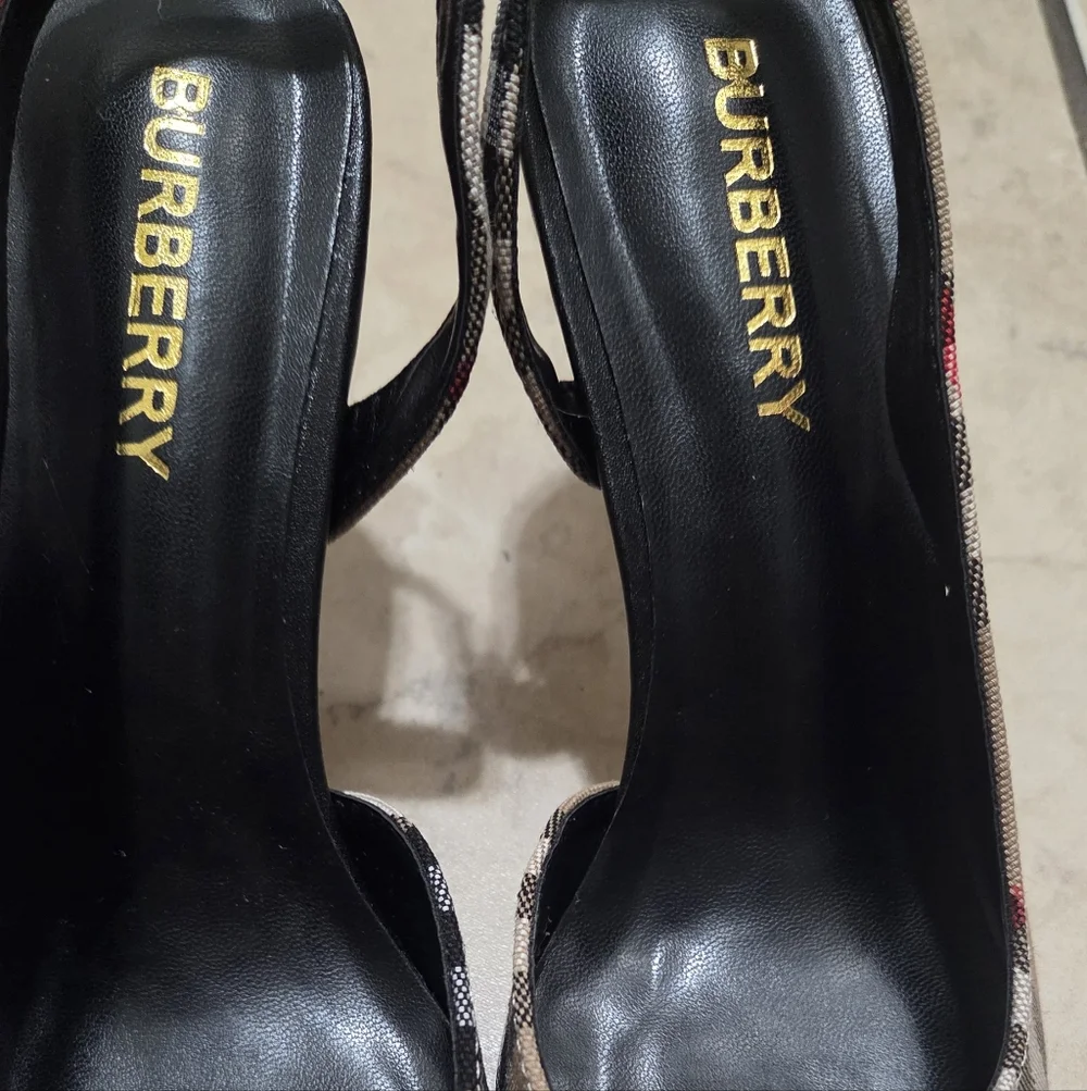 NWOT! Burberry Checked Pointed-Toe Slingback Pumps in Beige and Black - Picture 2 of 9